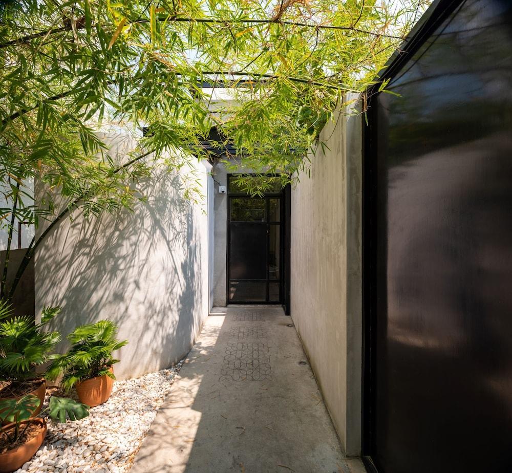 Cherlock Hotel Τσιάνγκ Μάι Εξωτερικό φωτογραφία